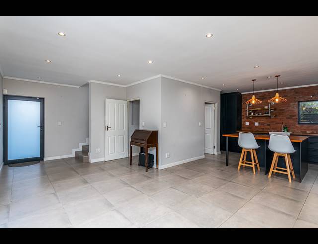 3 BEDROOM FREEHOLD FOR SALE IN SAGEWOOD